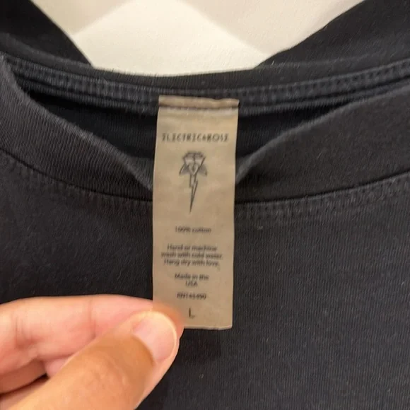 Electric & Rose tshirt. Size large. - Picture 3 of 4